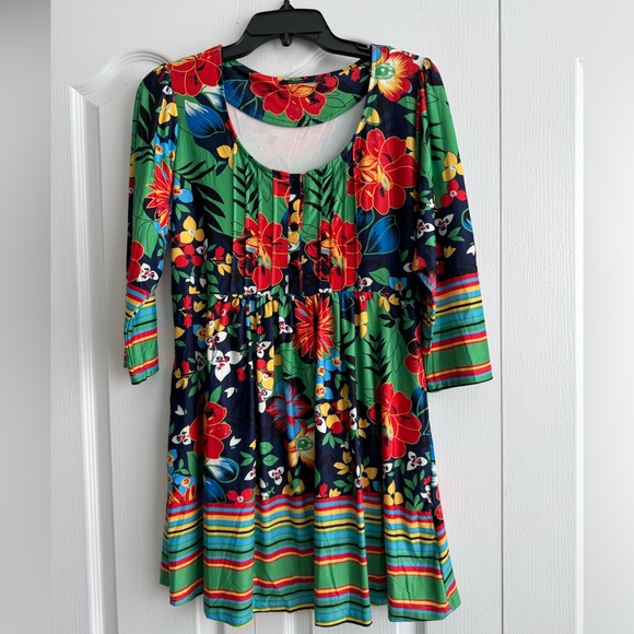 Reborn Tops - Women’s Green Floral Stripe Knit Tunic NWOT